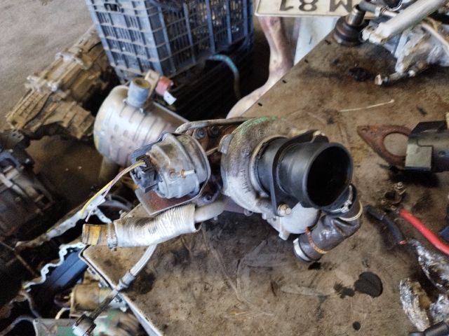 bontott FORD C-MAX II Turbó