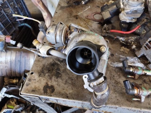 bontott FORD C-MAX II Turbó