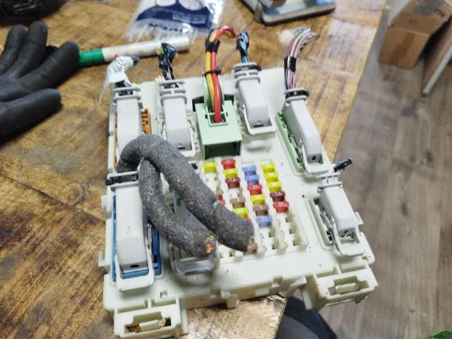 bontott FORD C-MAX II Biztosítéktábla Motortér