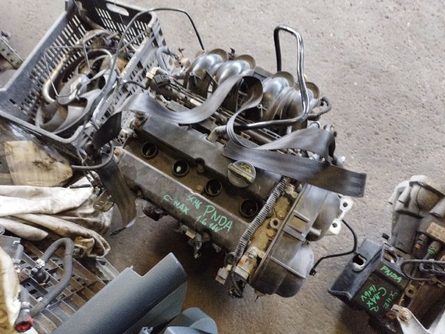 bontott FORD C-MAX II Motor (Fűzött blokk hengerfejjel)