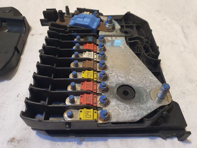 bontott FORD C-MAX II Biztosítéktábla Motortér