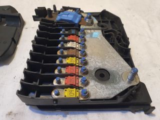 bontott FORD C-MAX II Biztosítéktábla Motortér