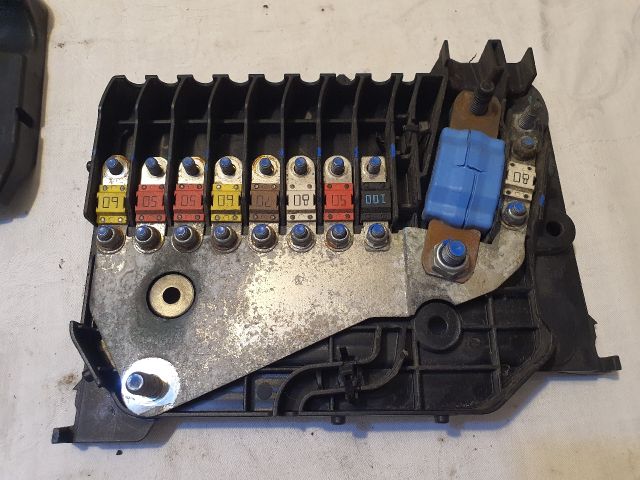 bontott FORD C-MAX II Biztosítéktábla Motortér