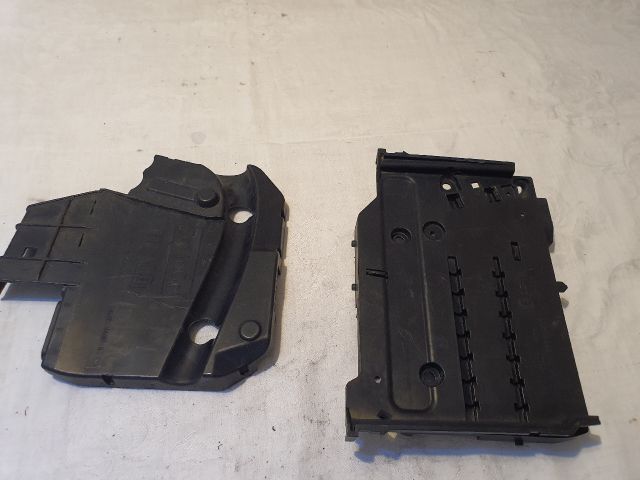 bontott FORD C-MAX II Biztosítéktábla Motortér