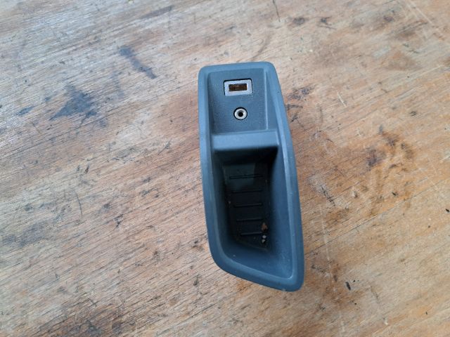 bontott FORD C-MAX II AUX Csatlakozó