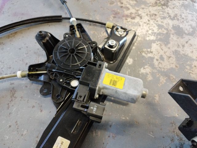 bontott FORD C-MAX II Bal első Ablakemelő Szerkezet (Elektromos)