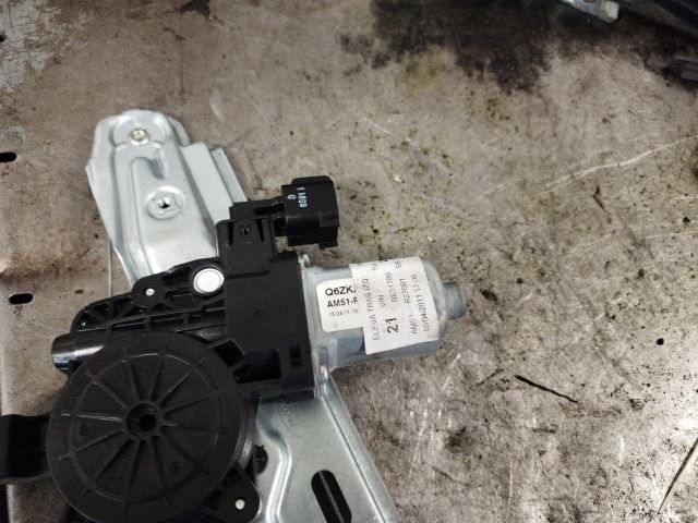 bontott FORD C-MAX II Bal hátsó Ablakemelő Szerkezet (Elektromos)