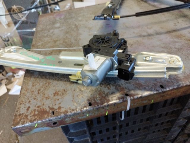 bontott FORD C-MAX II Bal hátsó Ablakemelő Szerkezet (Elektromos)