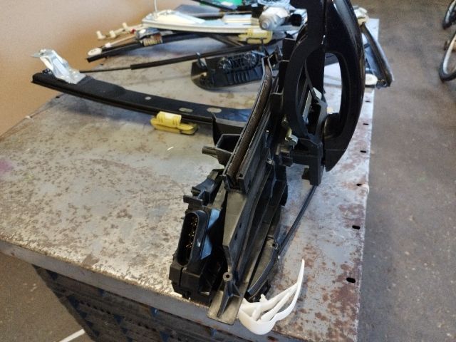 bontott FORD C-MAX II Bal hátsó Ajtózár