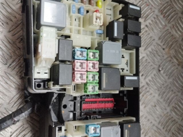 bontott FORD C-MAX II Biztosítéktábla Utastér