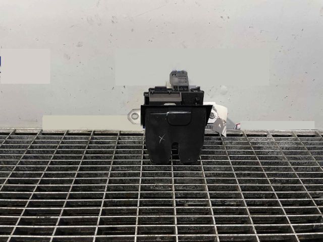 bontott FORD C-MAX II Csomagtérajtó Ütköző