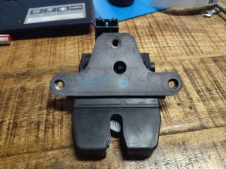 bontott FORD C-MAX II Csomagtérajtó Zárszerkezet