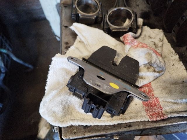 bontott FORD C-MAX II Csomagtérajtó Zárszerkezet