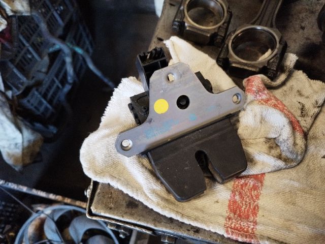 bontott FORD C-MAX II Csomagtérajtó Zárszerkezet