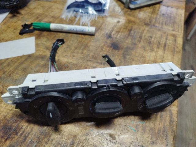 bontott FORD C-MAX II Fűtéskapcsoló (manuális klímás)