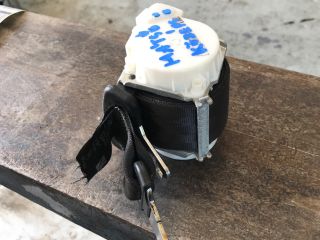 bontott FORD C-MAX II Hátsó középső Biztonsági Öv Csat