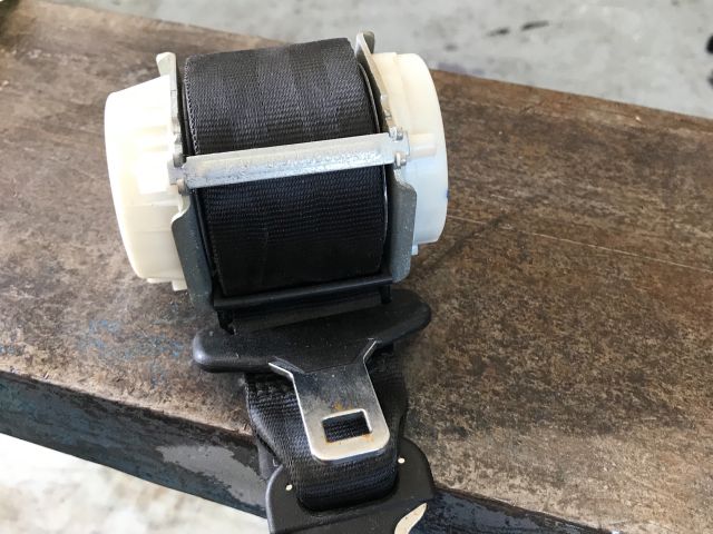 bontott FORD C-MAX II Hátsó középső Biztonsági Öv Csat