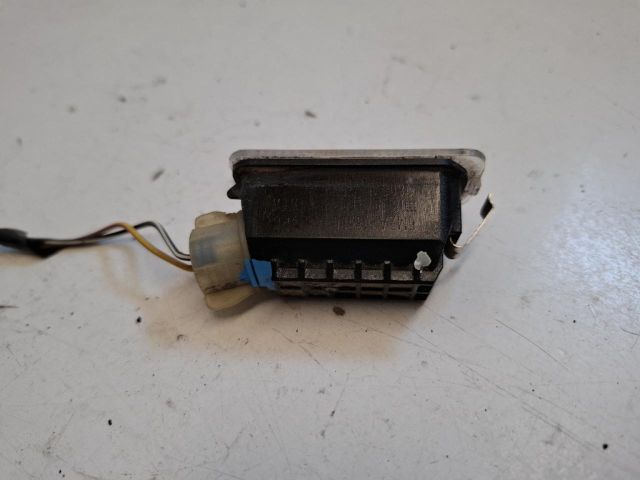 bontott FORD C-MAX II Hátsó Rendszámtábla Világítás