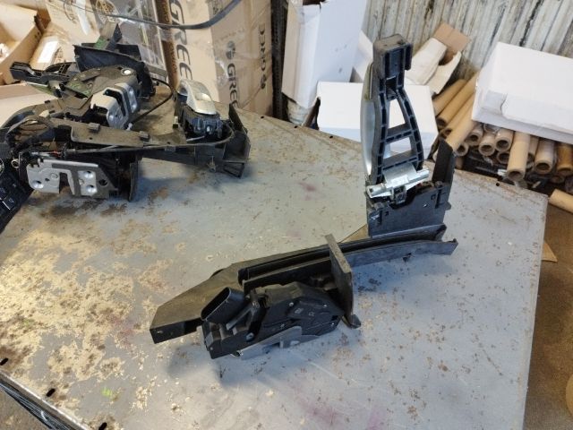 bontott FORD C-MAX II Jobb első Ajtózár