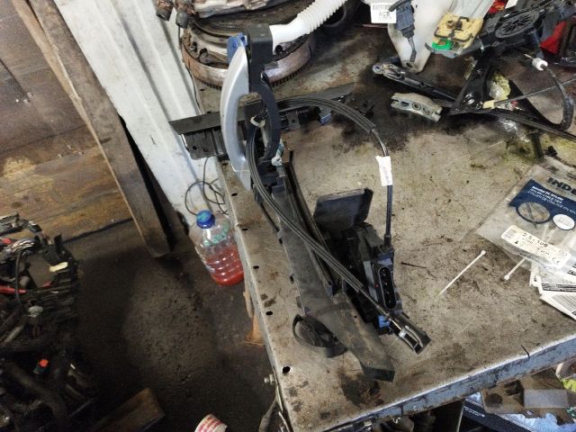 bontott FORD C-MAX II Jobb első Ajtózár