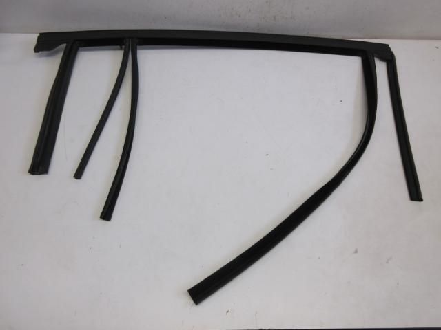 bontott FORD C-MAX II Jobb hátsó Ablakvezető Gumi