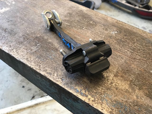 bontott FORD C-MAX II Jobb hátsó Ajtóhatároló