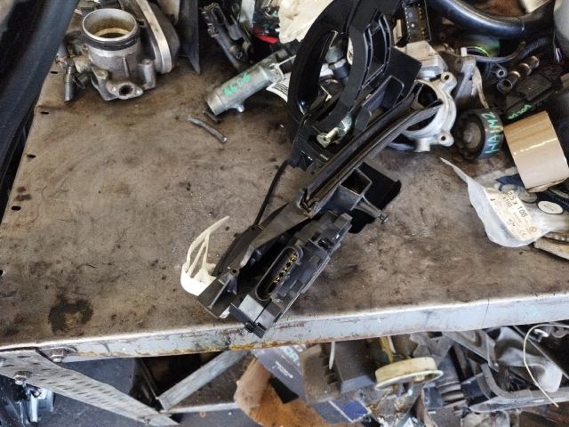 bontott FORD C-MAX II Jobb hátsó Ajtózár