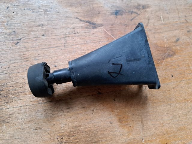 bontott FORD C-MAX II Jobb Motorháztető Ütköző