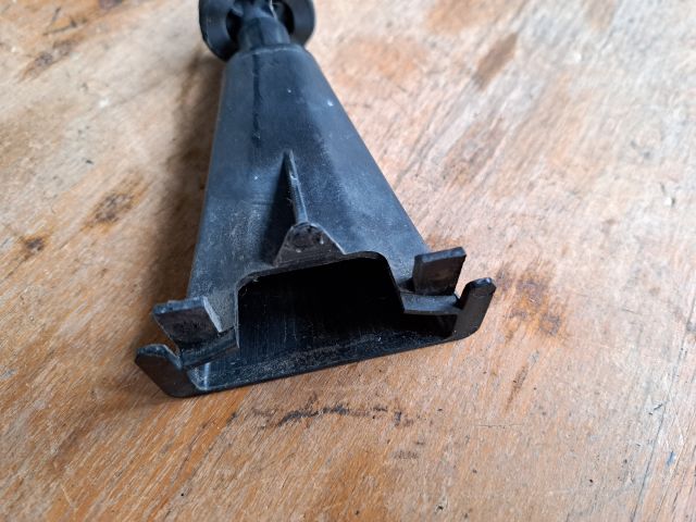 bontott FORD C-MAX II Jobb Motorháztető Ütköző