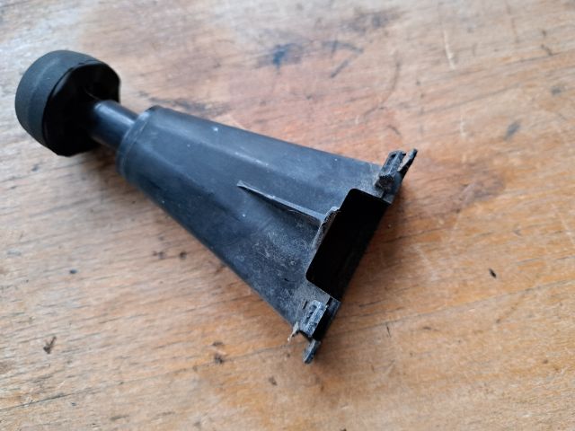 bontott FORD C-MAX II Jobb Motorháztető Ütköző