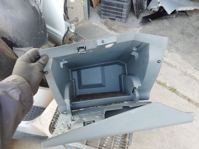 bontott FORD C-MAX II Kesztyűtartó