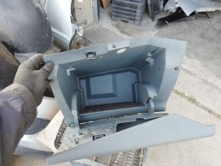 bontott FORD C-MAX II Kesztyűtartó