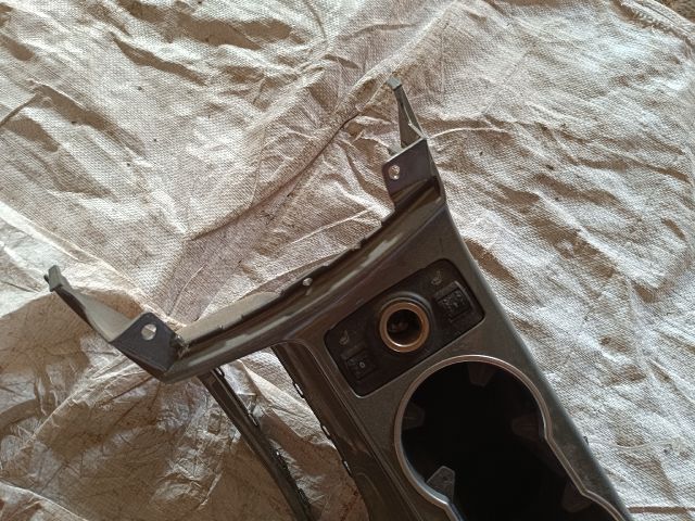 bontott FORD C-MAX II Könyöklő Tartó Konzol