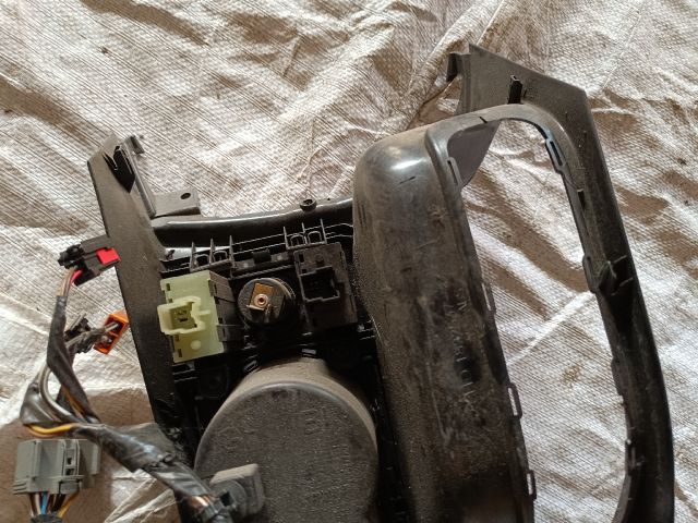 bontott FORD C-MAX II Könyöklő Tartó Konzol