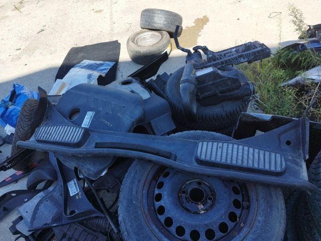 bontott FORD C-MAX II Levélrács