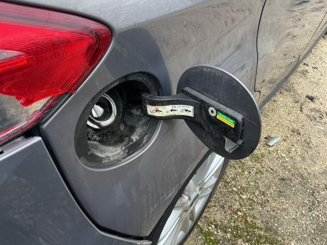 bontott FORD C-MAX II Tankajtó