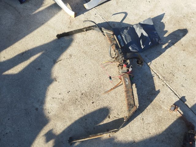 bontott FORD C-MAX II Vonóhorog