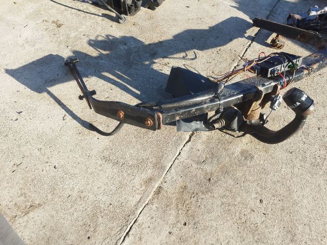 bontott FORD C-MAX II Vonóhorog