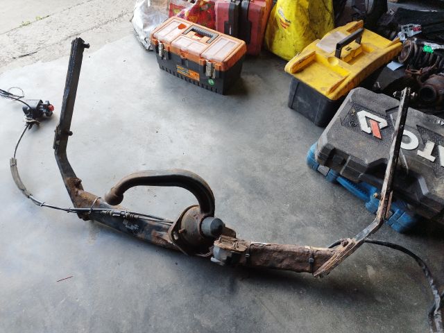 bontott FORD C-MAX II Vonóhorog