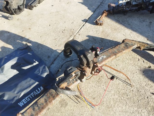 bontott FORD C-MAX II Vonóhorog