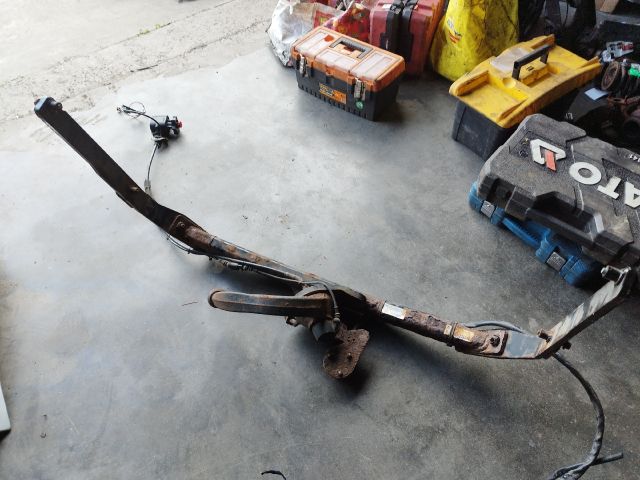 bontott FORD C-MAX II Vonóhorog