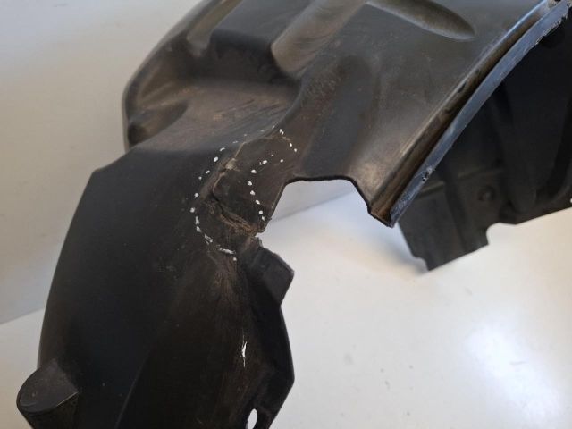 bontott FORD ECOSPORT Bal első Dobbetét (Kerékjárati, Műanyag)