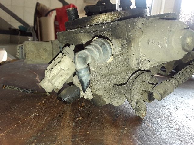 bontott FORD ESCORT Központi Injektor