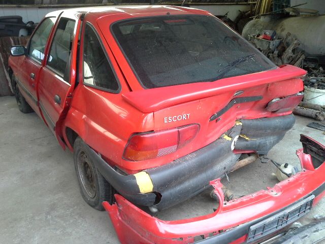 bontott FORD ESCORT Motor (Fűzött blokk hengerfejjel)