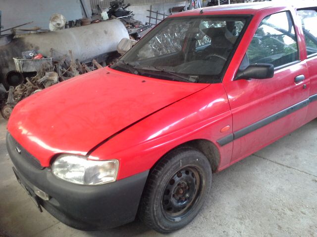 bontott FORD ESCORT Motor (Fűzött blokk hengerfejjel)