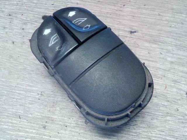 bontott FORD ESCORT Bal első Ablakemelő Kapcsoló