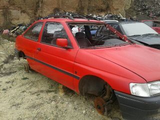 bontott FORD ESCORT Bal első Ajtó (Részeivel)