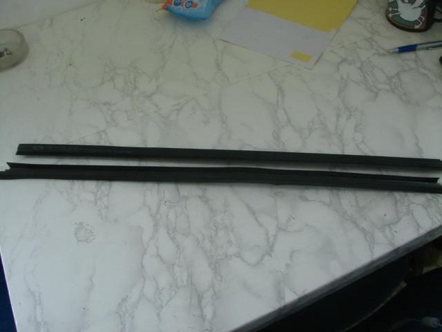 bontott FORD ESCORT Bal első Vízlehúzó Gumicsík