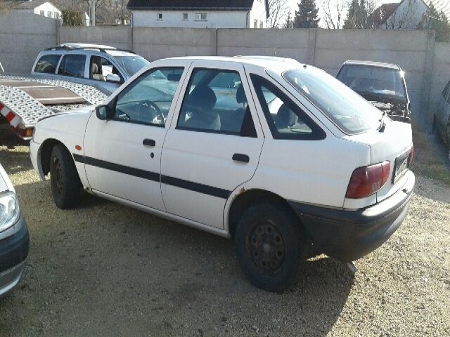 bontott FORD ESCORT Bal hátsó Ajtó (Üres lemez)