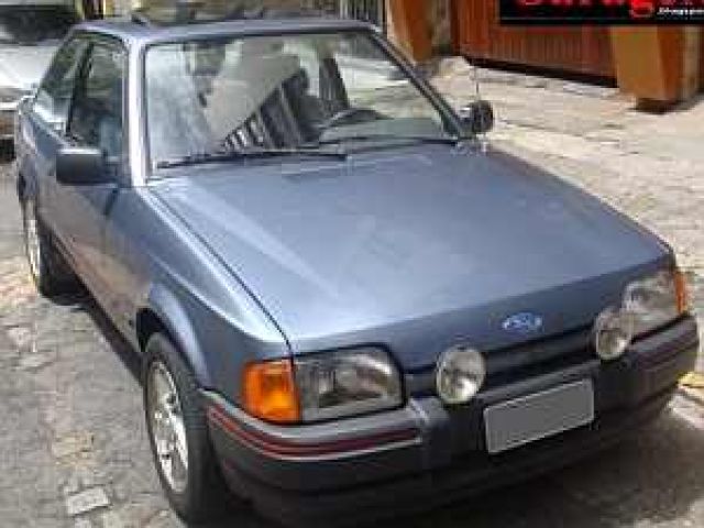 bontott FORD ESCORT Csomagtérajtó (Részeivel)